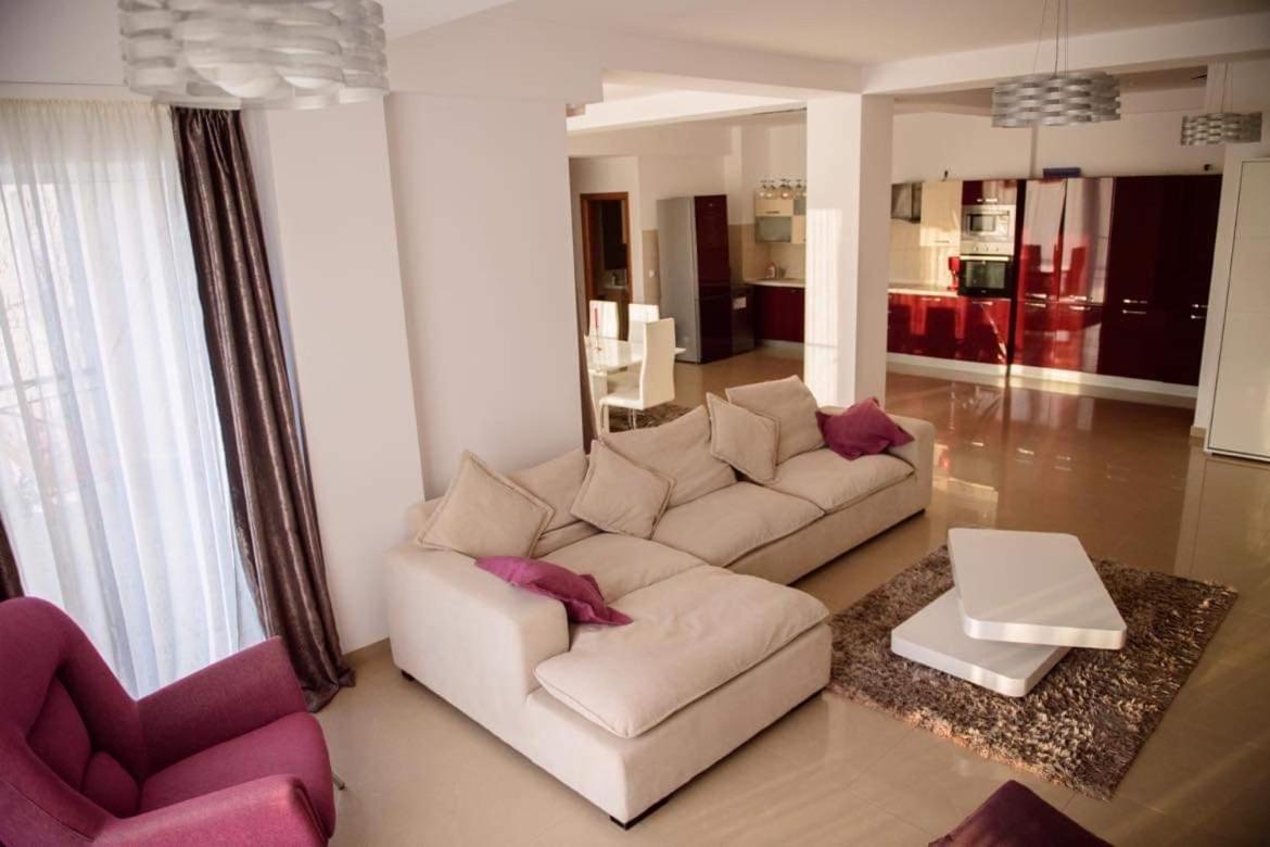 Sadara Sea Breeze Apartment นาโวดาริ ภายนอก รูปภาพ