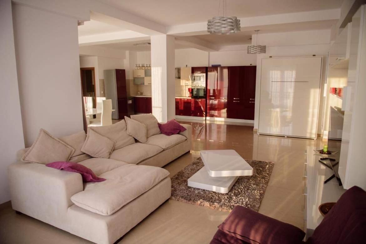Sadara Sea Breeze Apartment นาโวดาริ ภายนอก รูปภาพ
